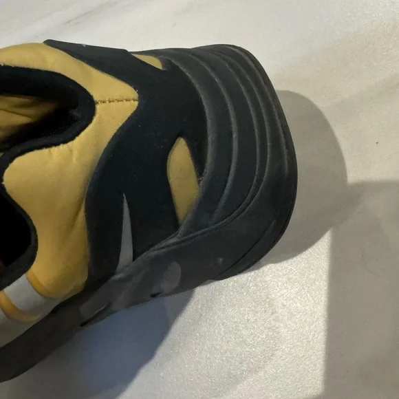 Sneakers - Picture 7 of 7